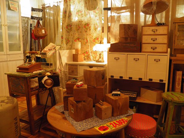 兵庫県、西播磨（姫路市、たつの市、加古川市）の家具センター　ムラセのインショップの森のくに　素材感溢れる商品をいろいろ集めたセレクトショップです。