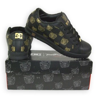 Travis Barker Remix Shoes on Dc Shoe   Trainer Remix By Travis Barker Black Gold                  T