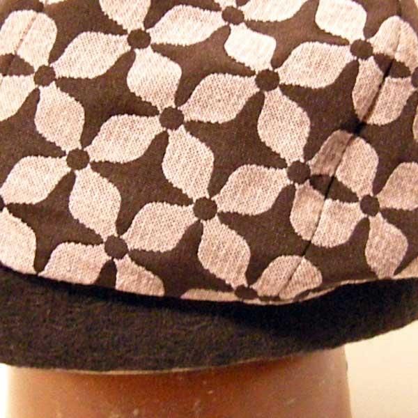 花模様が愛らしいベレー帽