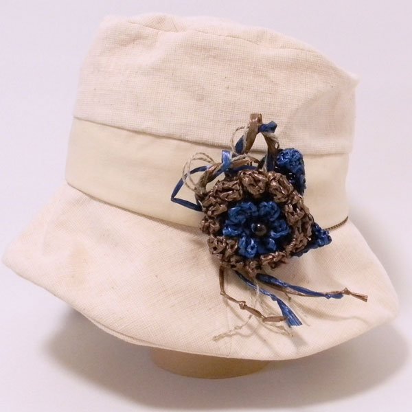 コサージュ型ハットクリップ。アンダリアのお花で編んだ帽子に 