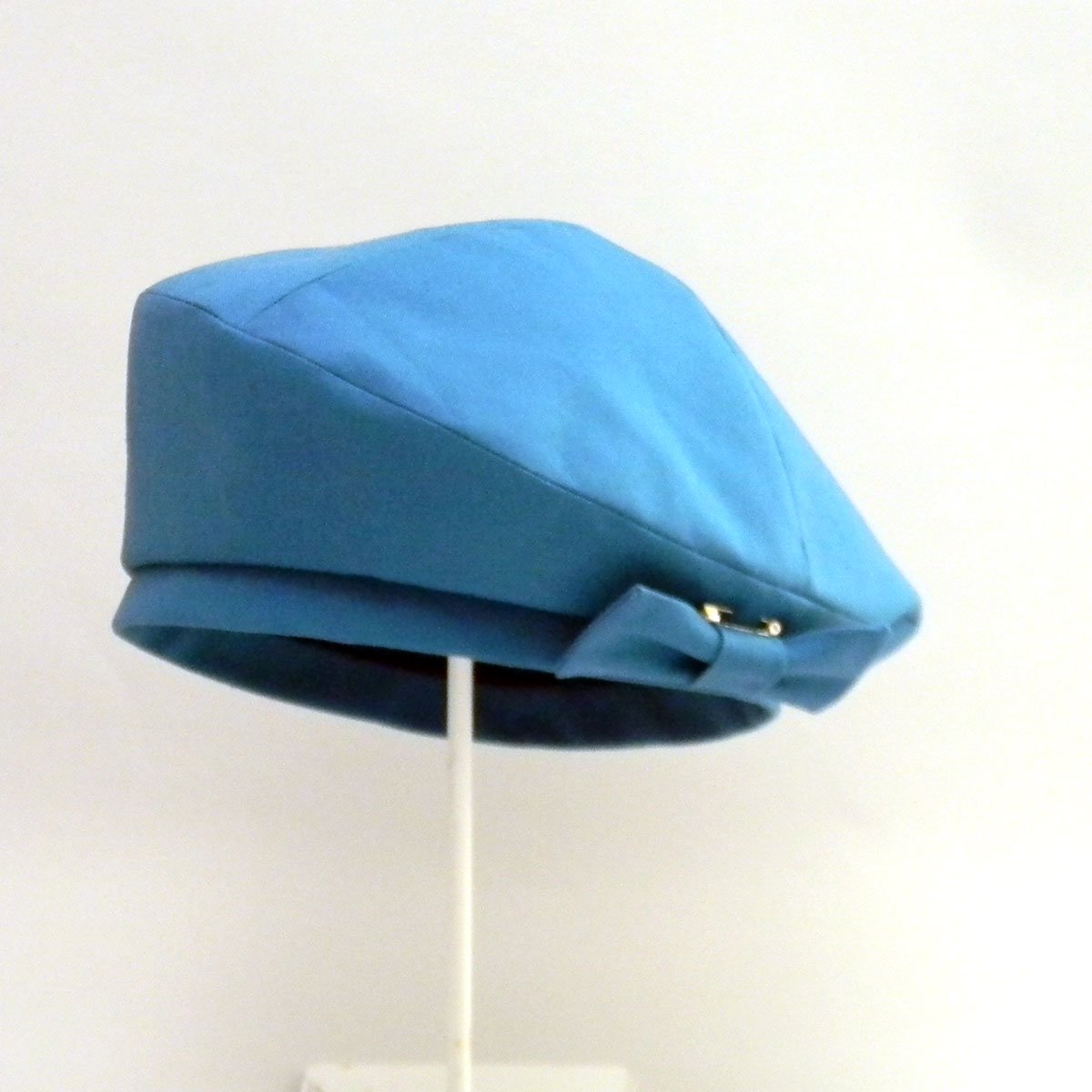 【カスタムオーダー帽子】ターコイズブルーのリボン付きアシンメトリーベレー 56.5cm仕上 H.O様　【OD2613】の写真