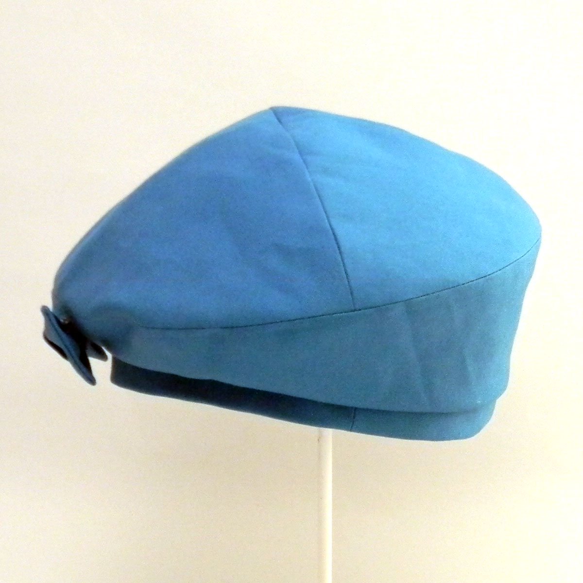 【カスタムオーダー帽子】ターコイズブルーのリボン付きアシンメトリーベレー 56.5cm仕上 H.O様　【OD2613】の写真