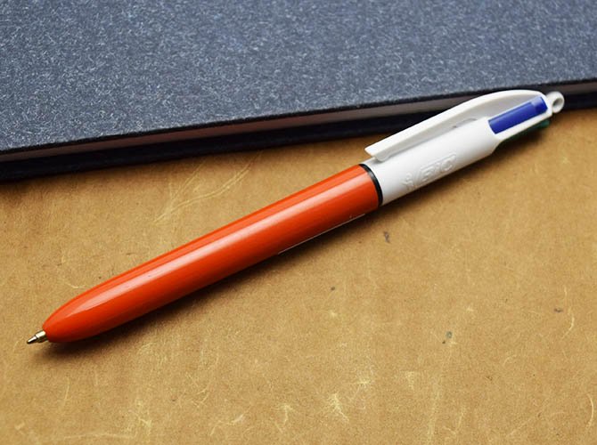 Bic ビック 4色ボールペン 赤軸 0 7mm おしゃれで 珍しい文房具 海外 輸入文具 通販 フライハイト ステーショナリー