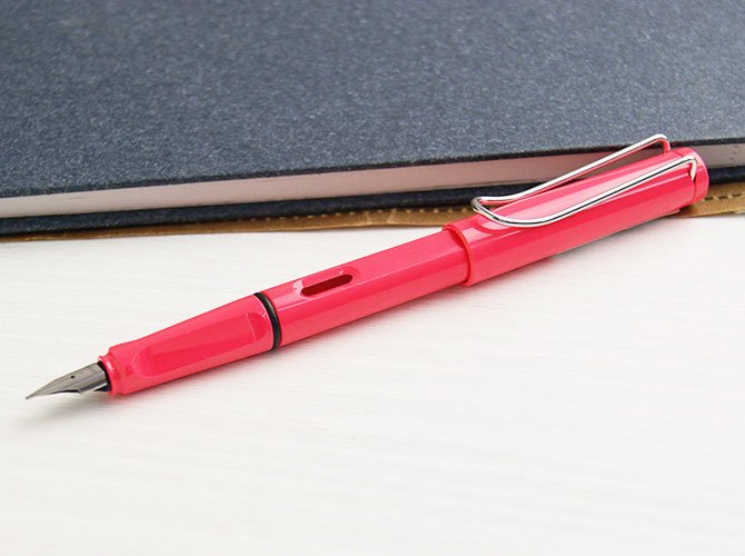 LAMY ラミー サファリ 万年筆 ネオンコーラル （2014年限定