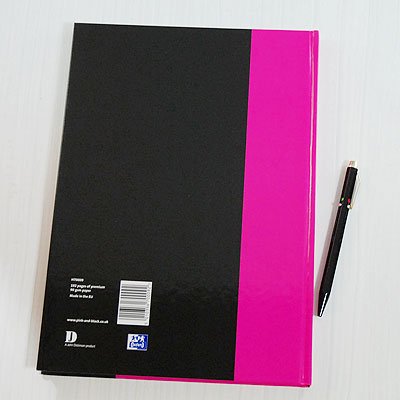 Pink & Black A4ハードカバーノート - おしゃれで 珍しい文房具 海外