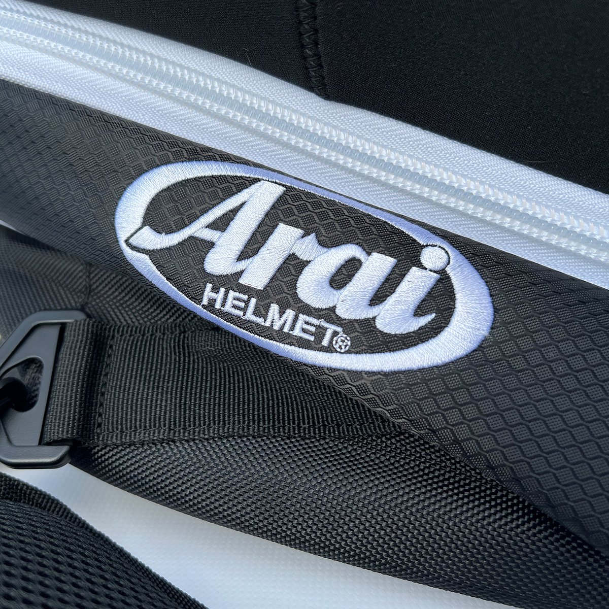ARAI・アライ・ヘルメットバッグ・2022年モデルブラックネオプレーン 