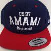 Ź REP 0997 AMAMI SNAPBACK CAP (NAVY/RED)