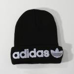 <img class='new_mark_img1' src='https://img.shop-pro.jp/img/new/icons59.gif' style='border:none;display:inline;margin:0px;padding:0px;width:auto;' />adidas ORIGINALS NEW YEAR BEANIE