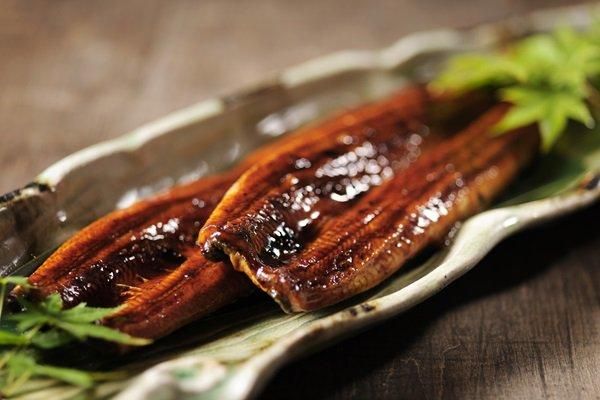 静岡県産うなぎ長蒲焼 | 関東風の蒲焼 120g - 四代目弥平