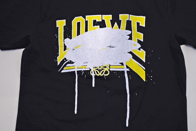 BLACK SCORE Print T-shirt (LOEWE CROSS/NAVY/Size L、XL) BLACK SCORE Print T-shirt (LOEWE CROSS/NAVY/Size L、XL)