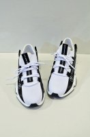 <img class='new_mark_img1' src='https://img.shop-pro.jp/img/new/icons20.gif' style='border:none;display:inline;margin:0px;padding:0px;width:auto;' />MAISON MAVERICK PRESENTS Logo Shoelace Dad Sneakers (White)