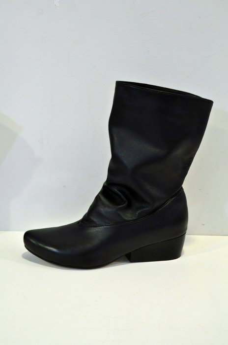 TRACEY NEULS Leather Soled Mid Heel-by Hand　(black)