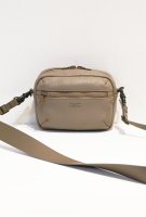 <img class='new_mark_img1' src='https://img.shop-pro.jp/img/new/icons8.gif' style='border:none;display:inline;margin:0px;padding:0px;width:auto;' /> foot the coacher Leather Pouch(Khakibrown)