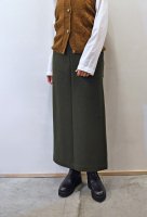 <img class='new_mark_img1' src='https://img.shop-pro.jp/img/new/icons20.gif' style='border:none;display:inline;margin:0px;padding:0px;width:auto;' /> COGTHEBIGSMOKE   IRIS Straight Skirt (Olive) 