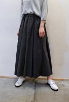 <img class='new_mark_img1' src='https://img.shop-pro.jp/img/new/icons8.gif' style='border:none;display:inline;margin:0px;padding:0px;width:auto;' />KristenseN DU NORD  Cotton Stretch Long Skirt (Graphite)