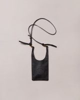 <img class='new_mark_img1' src='https://img.shop-pro.jp/img/new/icons8.gif' style='border:none;display:inline;margin:0px;padding:0px;width:auto;' />NICENESSHorse Leather NN Shoulder Bag (Small)