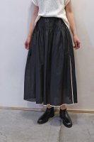 <img class='new_mark_img1' src='https://img.shop-pro.jp/img/new/icons8.gif' style='border:none;display:inline;margin:0px;padding:0px;width:auto;' />SARA LANZI  Cotton Silk Voile Gathered Skirt (Black)