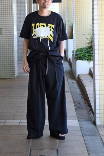 BLACK SCORE Print T-shirt (LOEWE CROSS/NAVY/Size L、XL) BLACK SCORE Print T-shirt (LOEWE CROSS/NAVY/Size L、XL)