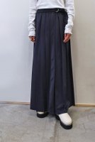 <img class='new_mark_img1' src='https://img.shop-pro.jp/img/new/icons20.gif' style='border:none;display:inline;margin:0px;padding:0px;width:auto;' />COGTHEBIGSMOKE   Pleats Wrap Long Skirt (Navy)