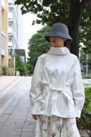 <img class='new_mark_img1' src='https://img.shop-pro.jp/img/new/icons8.gif' style='border:none;display:inline;margin:0px;padding:0px;width:auto;' />AEHRR  Draping Yoke Raglan Sleeve Pullover Turtle Shirt (Marshmallow)