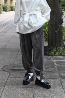 <img class='new_mark_img1' src='https://img.shop-pro.jp/img/new/icons8.gif' style='border:none;display:inline;margin:0px;padding:0px;width:auto;' />TENNE HANDCRAFTED MODERN  Velour Ribbon  Pant (Grey)