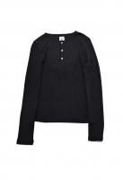 <img class='new_mark_img1' src='https://img.shop-pro.jp/img/new/icons8.gif' style='border:none;display:inline;margin:0px;padding:0px;width:auto;' />BISOWN  Cotton Cashmere Triple Smooth Henry Tee (Black)