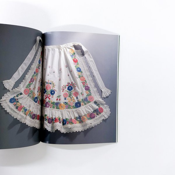 図録 ハンガリーの花刺しゅう HUNGARIAN FOLK COSTUMES AND EMBROIDERY