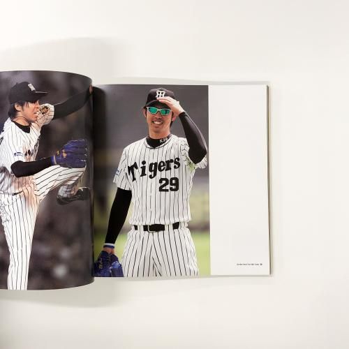阪神タイガース　ＰＨＯＴＯ　ＡLＢＵM  2006 阪神タイガース フォトアルバム2006 - メルカリ