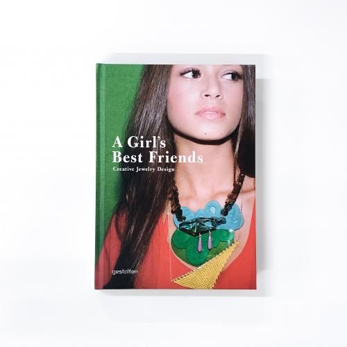 A Girl's Best Friends Creative Jewelry Desigh