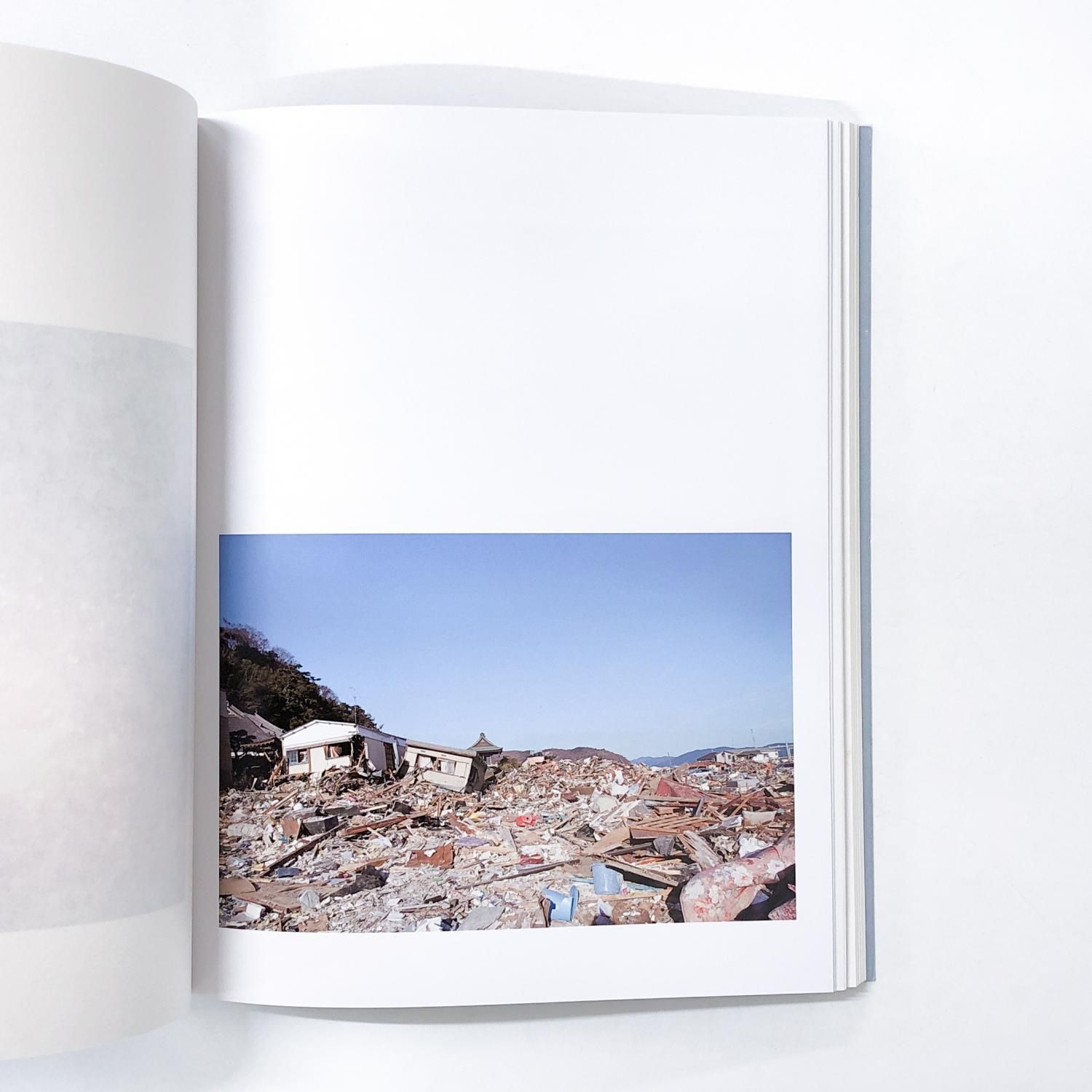 図録 川内倫子 M/E 球体の上 無限の連なり - ノースブックセンター販売