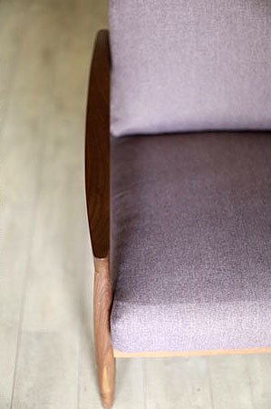 激安　3Pソファー　北欧デザイン　木肘ソファー　ウォルナット無垢材 エピセ