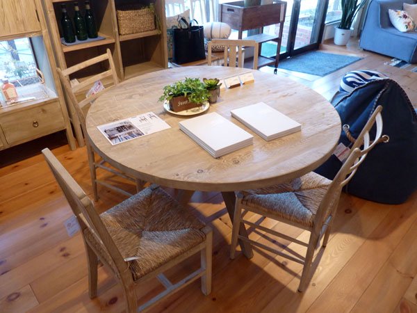 
今なら送料無料！流木風のオシャレでシャビーな116cm幅杉古材の円卓テーブル　ホリデイズ　バウム　ダイニングテーブル 西海岸風カントリーの円形テーブル
