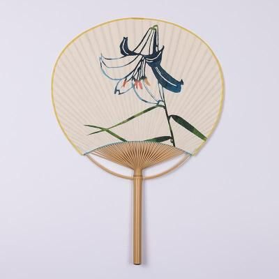 【オンラインショップ限定】 はいばらうちは 型染め絵 大万月うちわ　ゆり　白