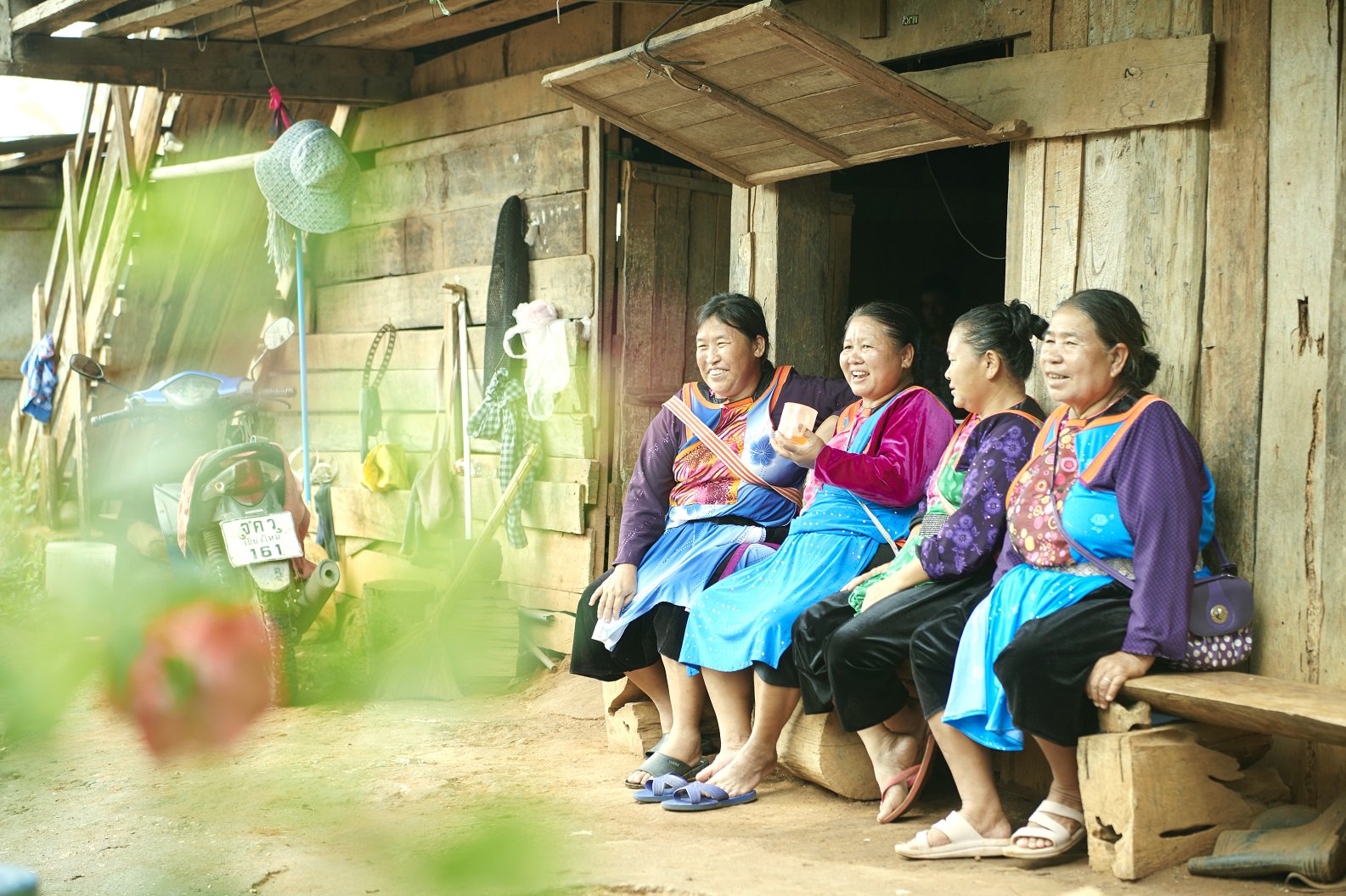 東南アジアの少数民族リス族の伝統的なモチーフを使用