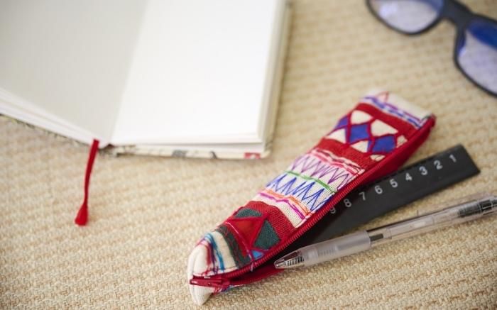 アカ族手刺繍ミニペンケース