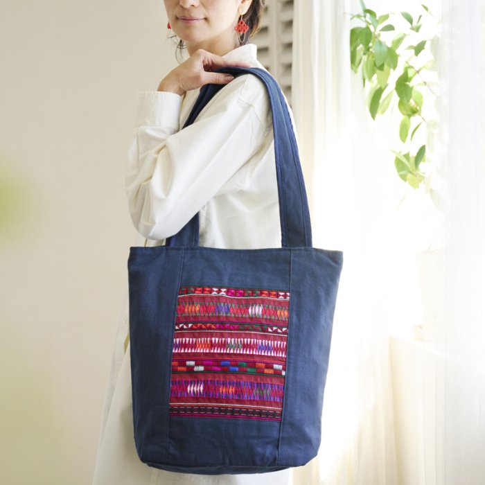 アカ族手刺繍トートバッグ