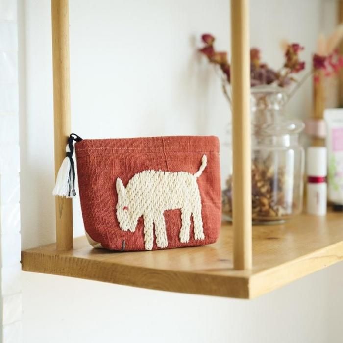チン族手刺繍ポーチ（ヒト）