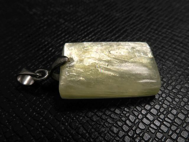 ☆【ゴールデンマイカ】金雲母☆天然石ペンダント：LE-14267