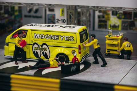 American Diorama × Tarmac Works 1/64 Mechanic III Set Mooneyes