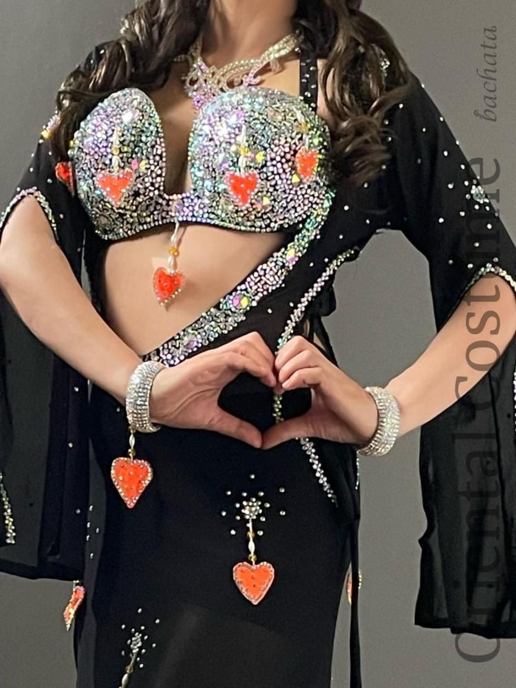 ベリーダンスの衣装 オリエンタル シャービー Yasser 発表会