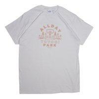 <img class='new_mark_img1' src='https://img.shop-pro.jp/img/new/icons47.gif' style='border:none;display:inline;margin:0px;padding:0px;width:auto;' />ALLDAY 2017 SUMMER TEE (ホワイト)