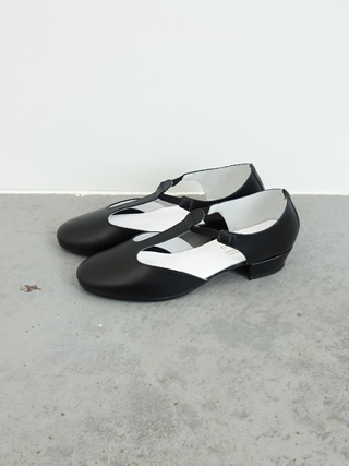 CATWORTH（キャットワース） GREEK DANCE SANDAL Tストラップ