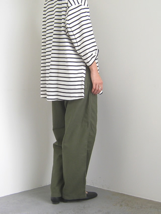 CIOTA（シオタ） スビンコットンムラ糸バックサテンベイカーパンツ