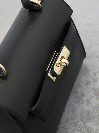 AULENTTI（オウレンティ） レザーショルダーバッグ[DI-3016-DO