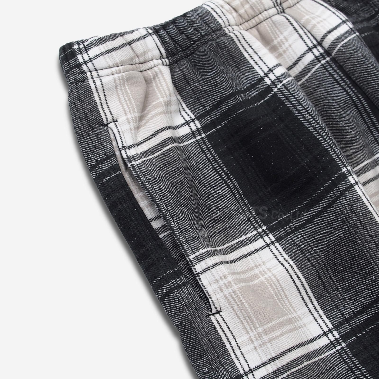 Supreme/Nike Plaid Sweatshort - UG.SHAFT Supreme/Nike Plaid Sweatshort - UG.SHAFT