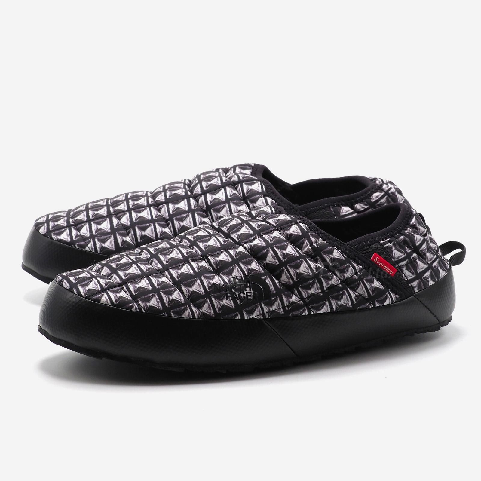 ステッカー2枚Supreme / TNF Studded Traction Mule 黒 28