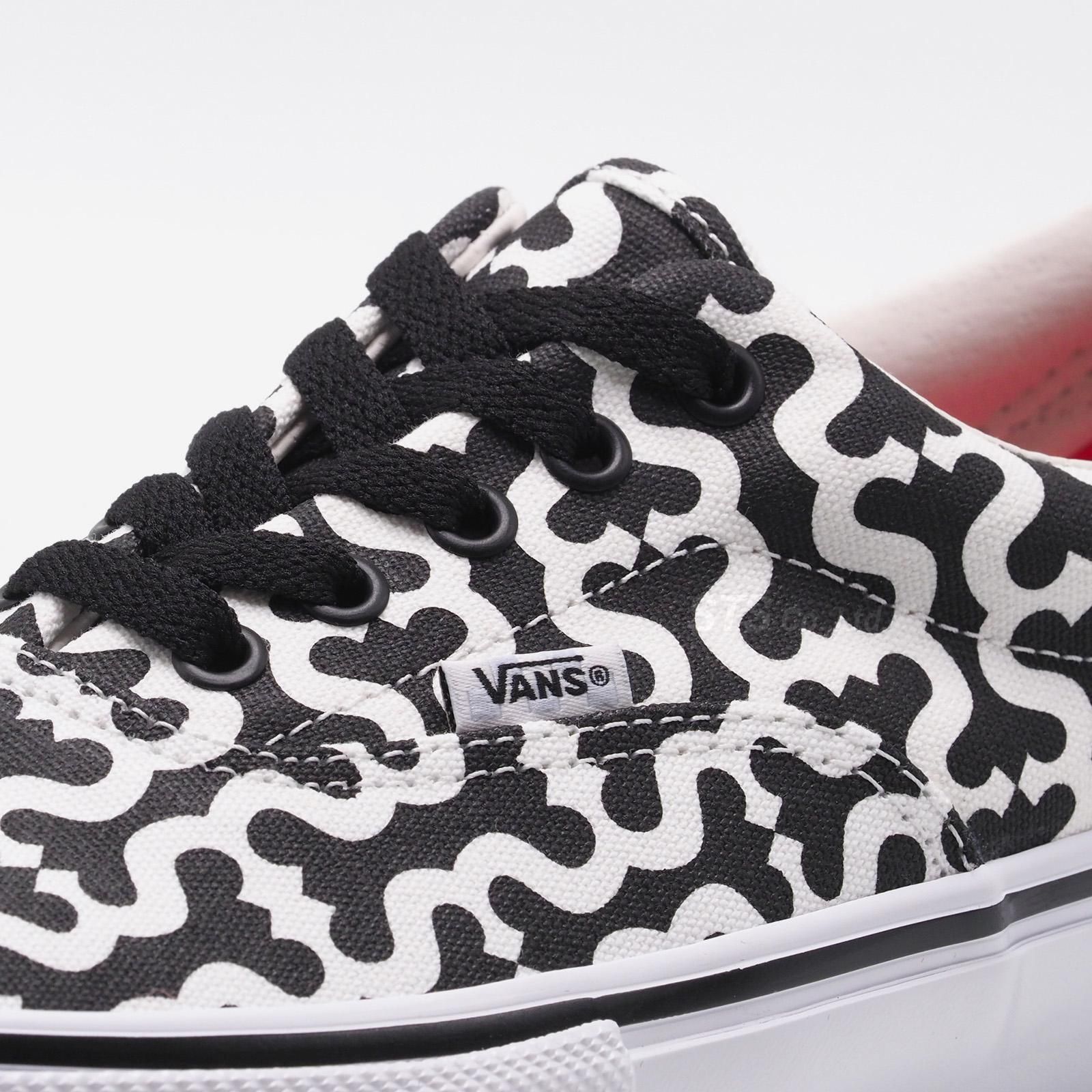 靴 Supreme Vans Monogram S Logo Skate Era Supreme Vans Monogram S Logo Skate Era (SS21) - $98