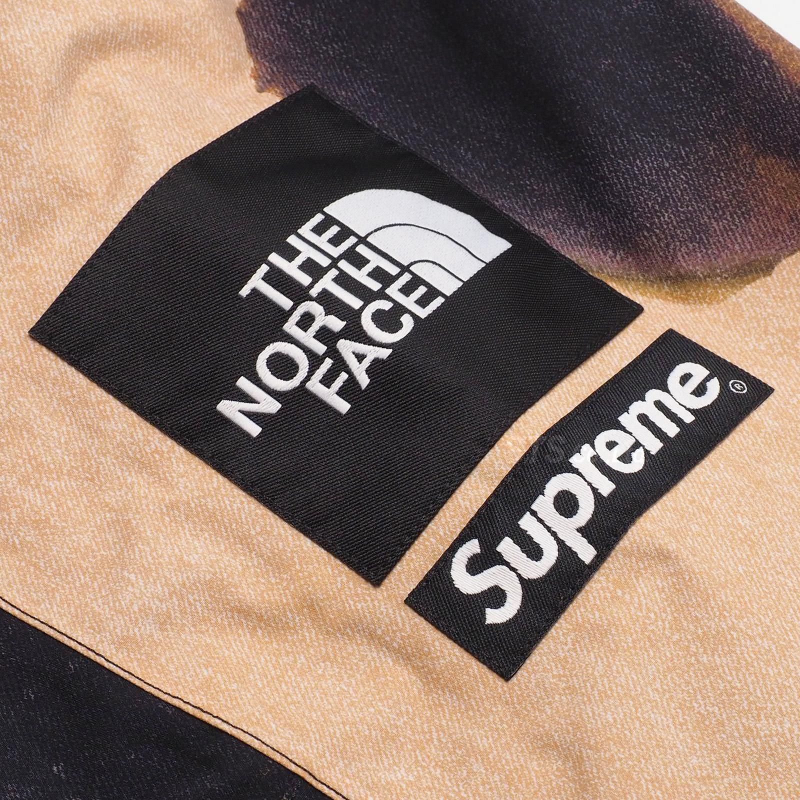 Supreme/The North Face Bleached Denim Print Mountain Jacket