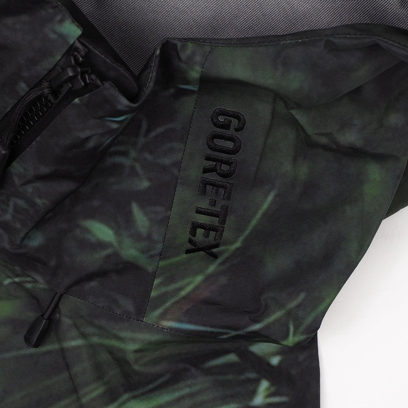 Supreme - GORE-TEX Taped Seam Shell Jacket (Kermit) - UG.SHAFT