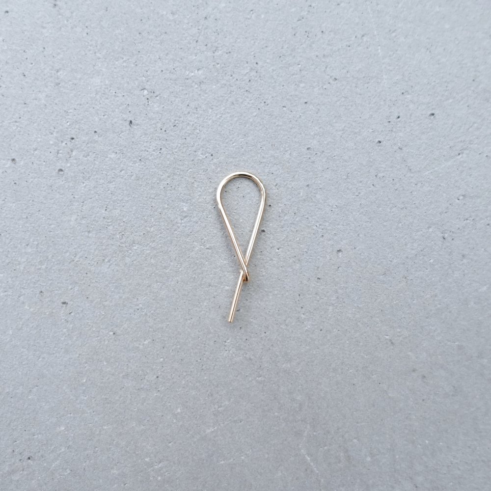 SMALL SAFETY PIN GOLD EARRING